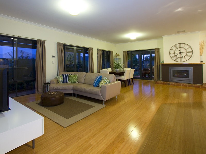 15 Freycinet Cct, Aubin Grove WA 6164