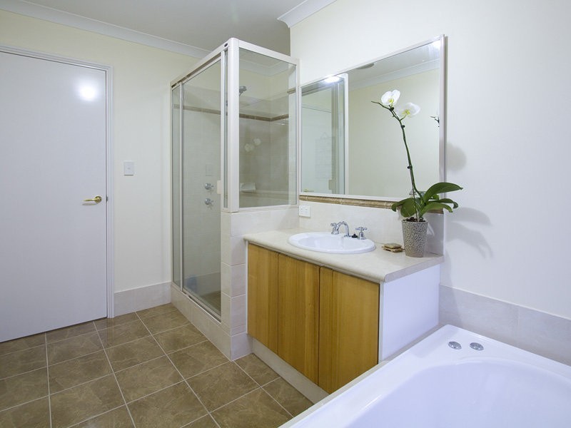 15 Freycinet Cct, Aubin Grove WA 6164