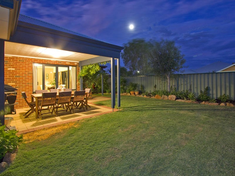 15 Freycinet Cct, Aubin Grove WA 6164
