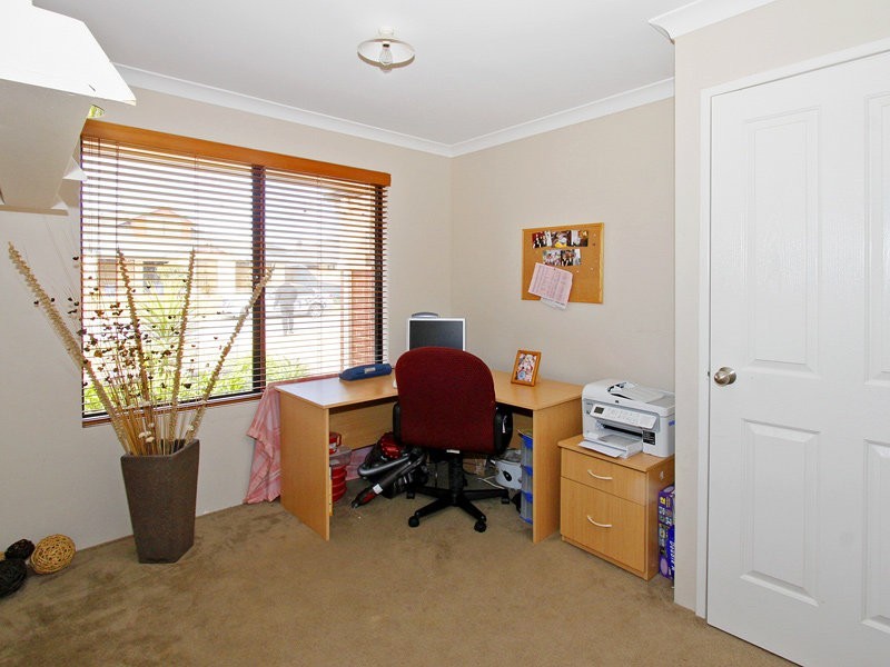 22 Leichhardt Cross, Hammond Park WA 6164