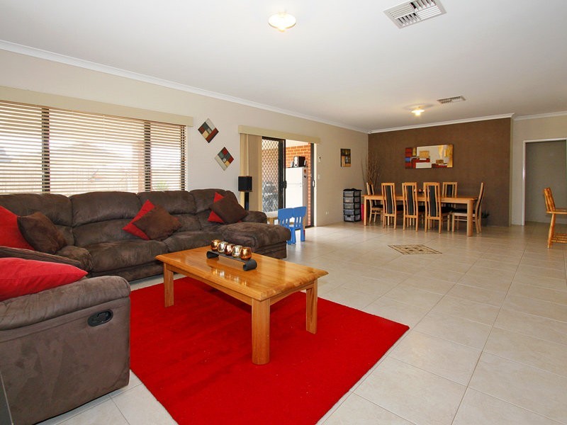 22 Leichhardt Cross, Hammond Park WA 6164