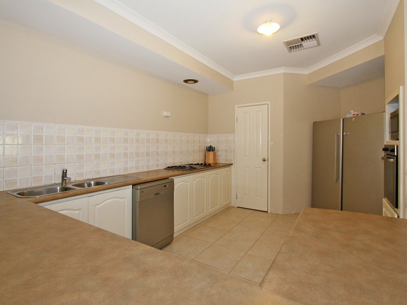 22 Leichhardt Cross, Hammond Park WA 6164