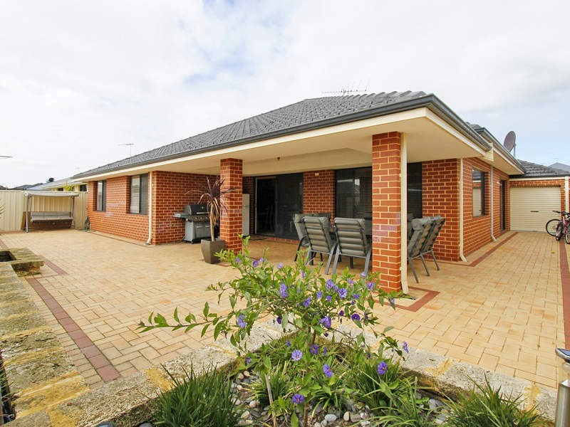 22 Leichhardt Cross, Hammond Park WA 6164