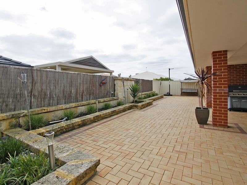 22 Leichhardt Cross, Hammond Park WA 6164