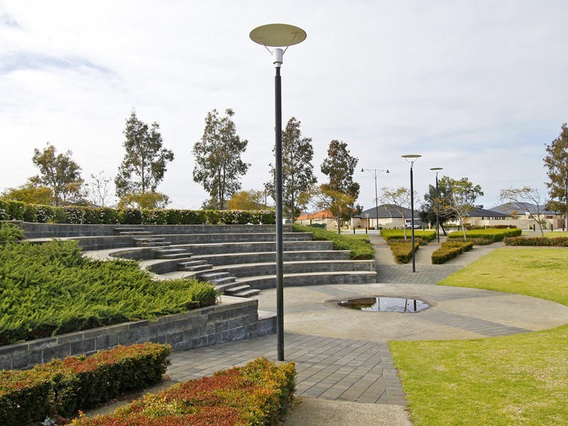 22 Leichhardt Cross, Hammond Park WA 6164