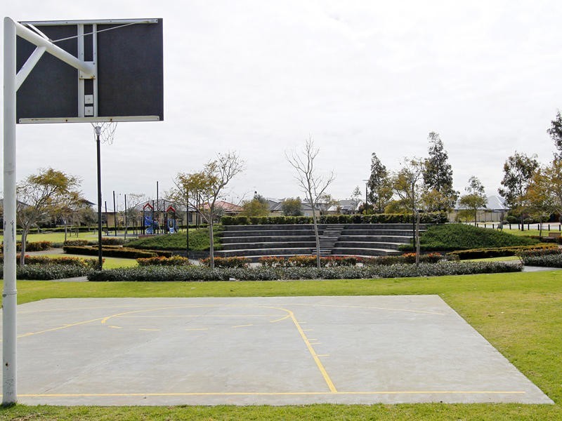 22 Leichhardt Cross, Hammond Park WA 6164