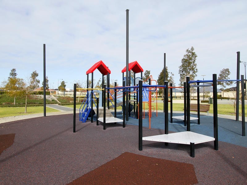 22 Leichhardt Cross, Hammond Park WA 6164