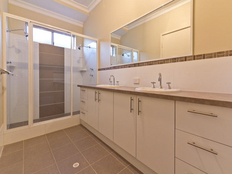 21 Camden Blvd, Aubin Grove WA 6164