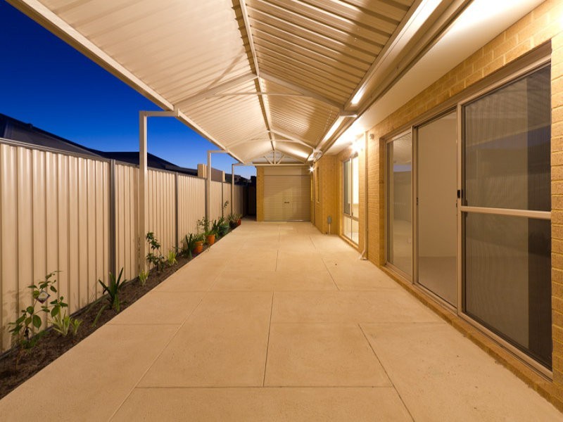21 Camden Blvd, Aubin Grove WA 6164
