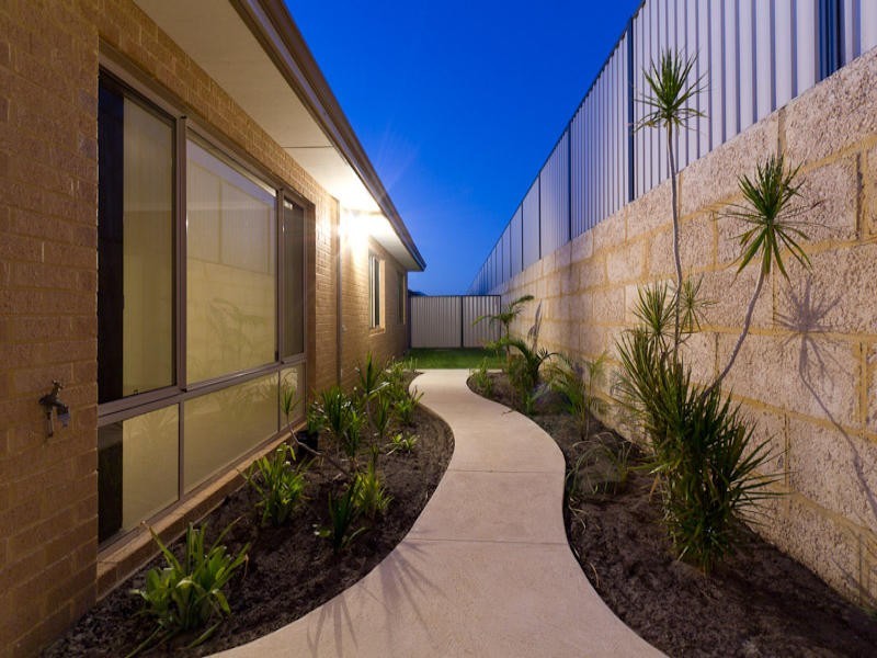 21 Camden Blvd, Aubin Grove WA 6164