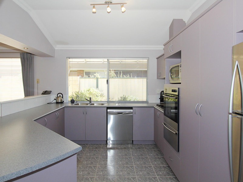 12 Reeves Entrance, Success WA 6164