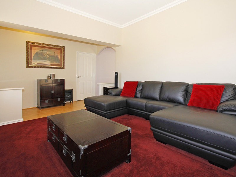 12 Reeves Entrance, Success WA 6164