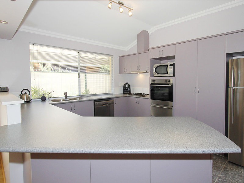 12 Reeves Entrance, Success WA 6164