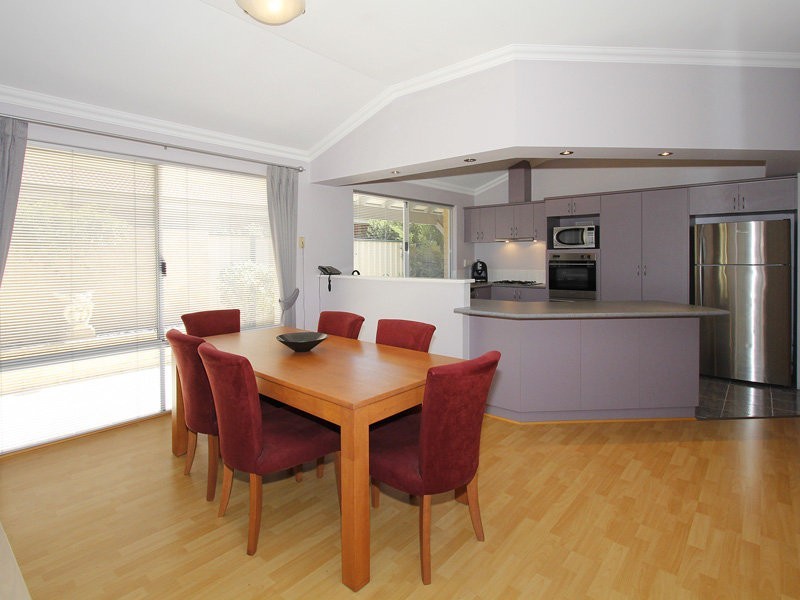 12 Reeves Entrance, Success WA 6164