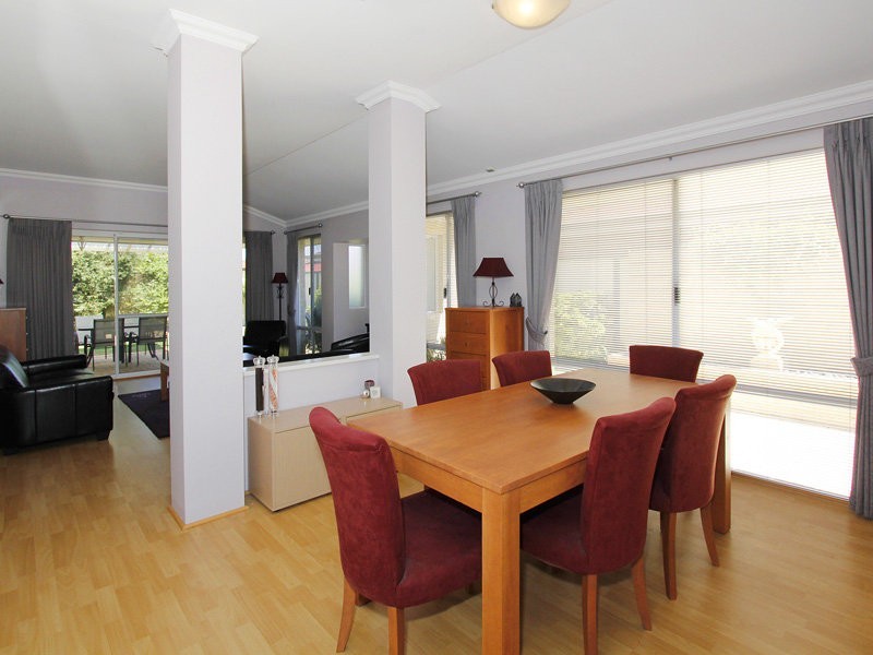 12 Reeves Entrance, Success WA 6164