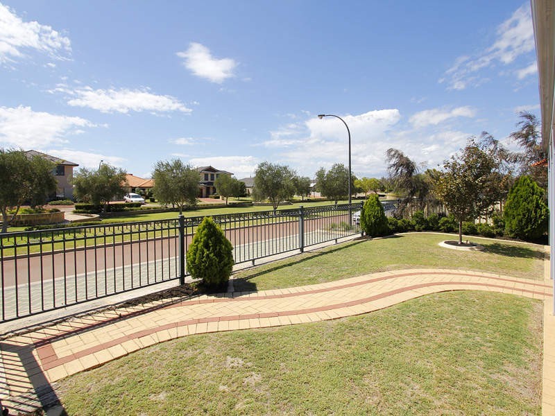 12 Reeves Entrance, Success WA 6164