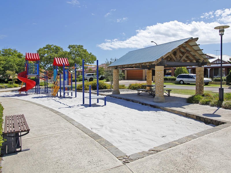 12 Reeves Entrance, Success WA 6164