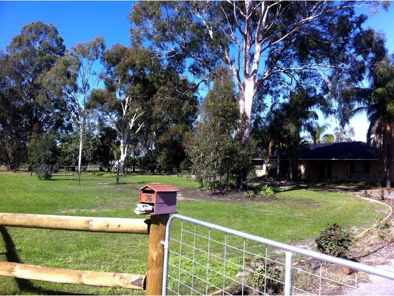 76 Peters Way, Oakford WA 6121