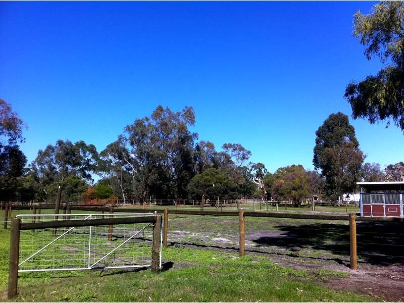 76 Peters Way, Oakford WA 6121