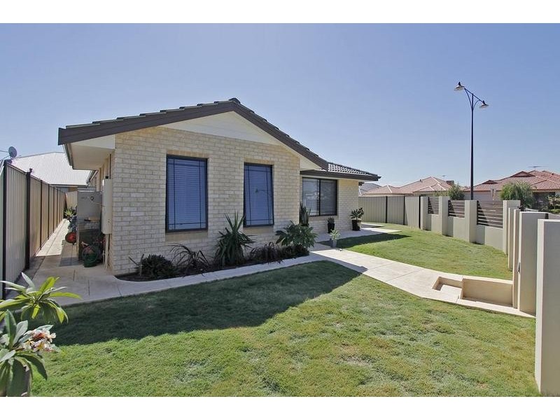 2 Jardine Pass, Success WA 6164