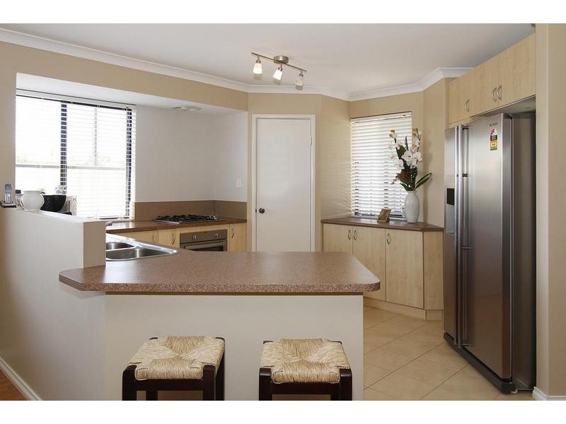 2 Jardine Pass, Success WA 6164