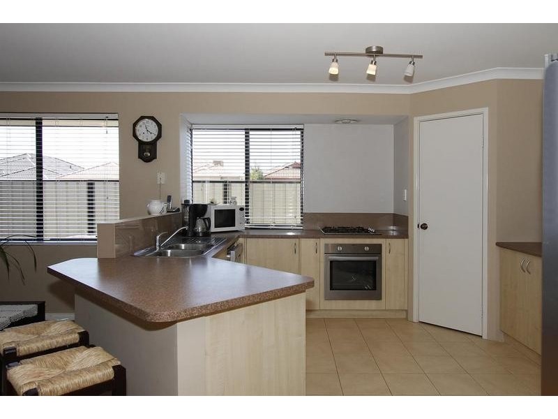 2 Jardine Pass, Success WA 6164