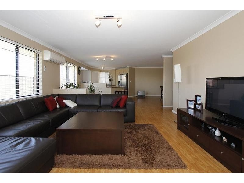 2 Jardine Pass, Success WA 6164