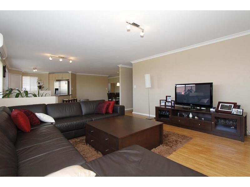 2 Jardine Pass, Success WA 6164