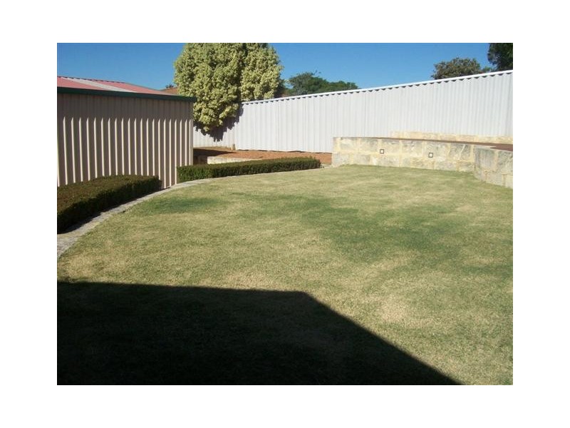 4 Dover Place, Yangebup WA 6164