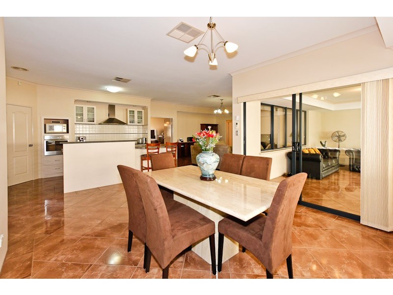 33 Macquarie Bvd, Hammond Park WA 6164