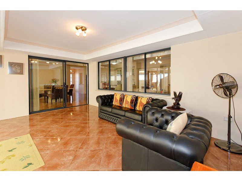 33 Macquarie Bvd, Hammond Park WA 6164