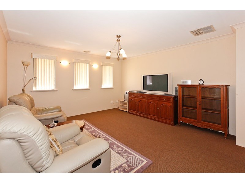 33 Macquarie Bvd, Hammond Park WA 6164