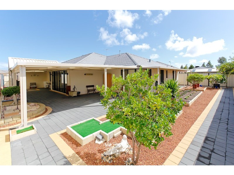 33 Macquarie Bvd, Hammond Park WA 6164