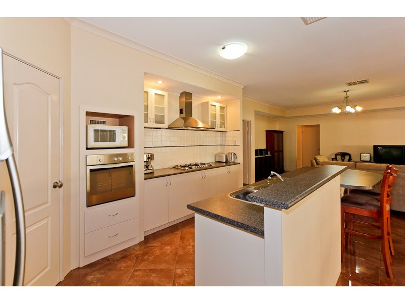 33 Macquarie Bvd, Hammond Park WA 6164