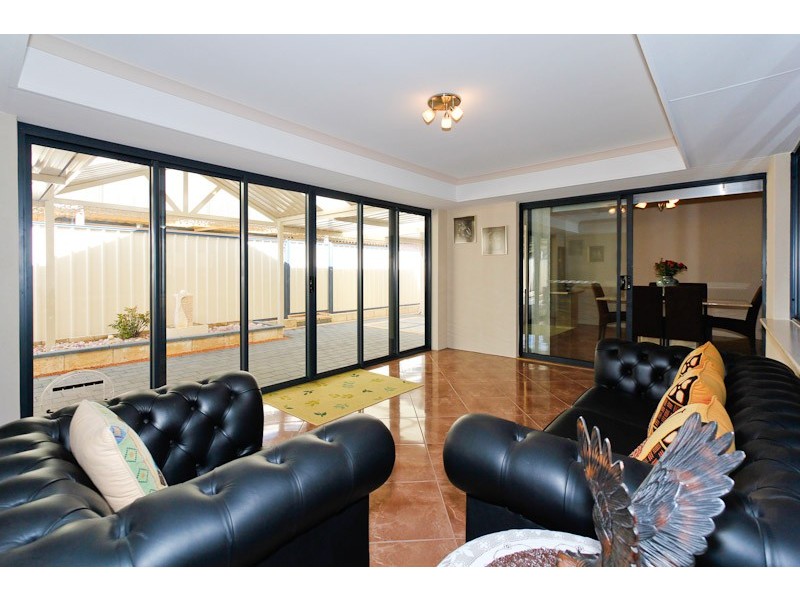 33 Macquarie Bvd, Hammond Park WA 6164