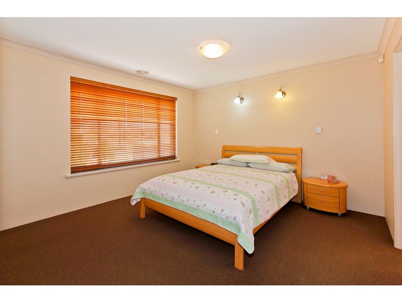 33 Macquarie Bvd, Hammond Park WA 6164