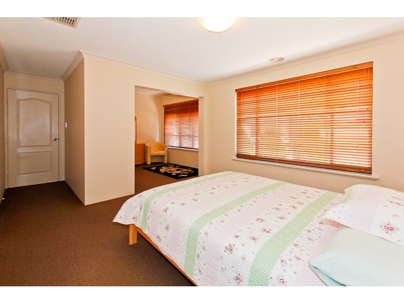 33 Macquarie Bvd, Hammond Park WA 6164