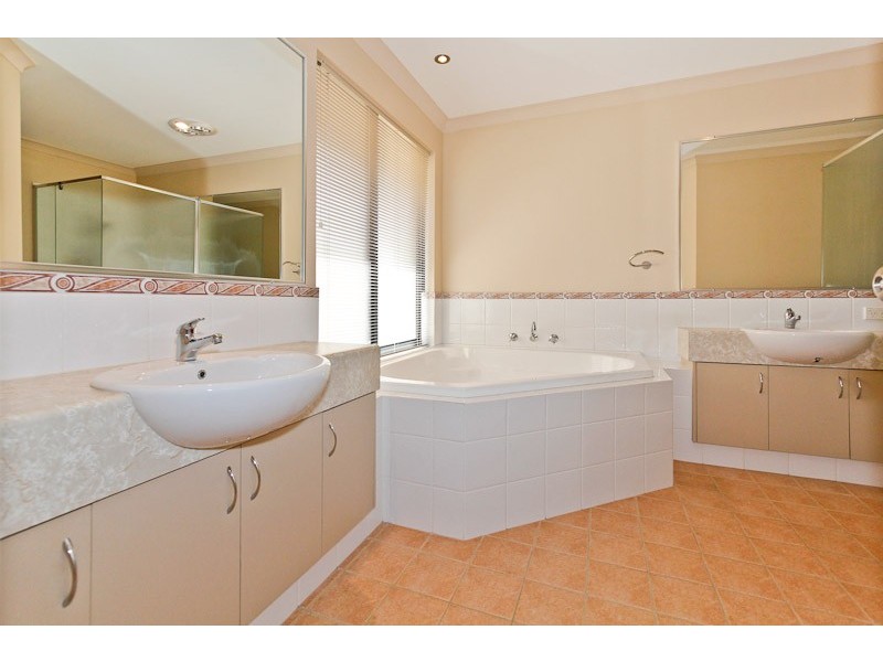 33 Macquarie Bvd, Hammond Park WA 6164