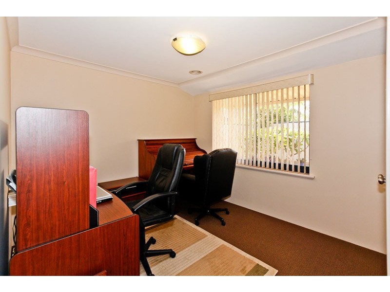 33 Macquarie Bvd, Hammond Park WA 6164