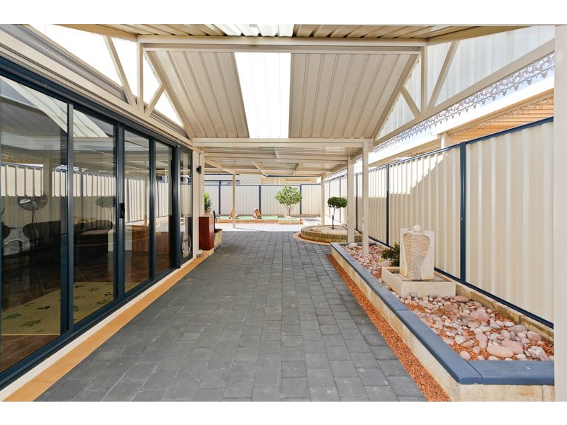 33 Macquarie Bvd, Hammond Park WA 6164