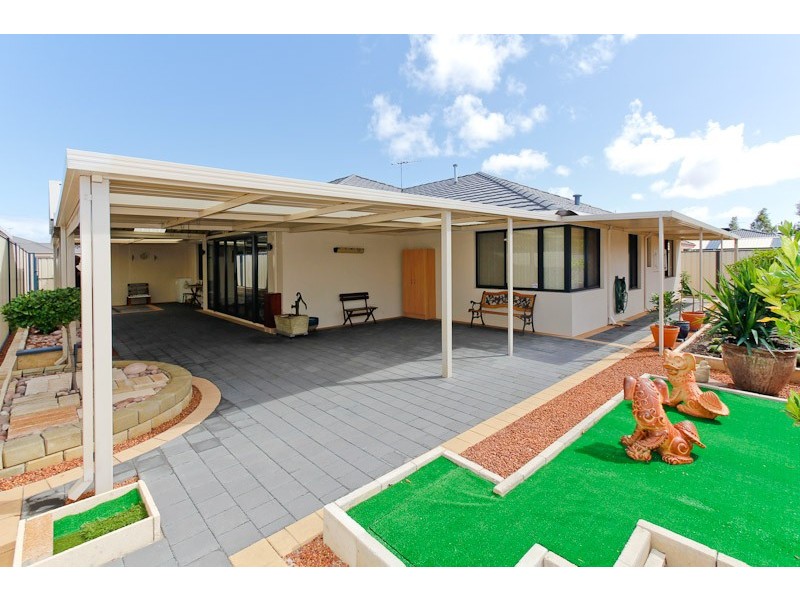 33 Macquarie Bvd, Hammond Park WA 6164