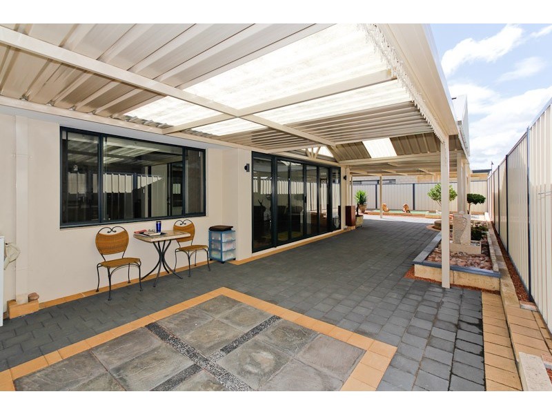 33 Macquarie Bvd, Hammond Park WA 6164