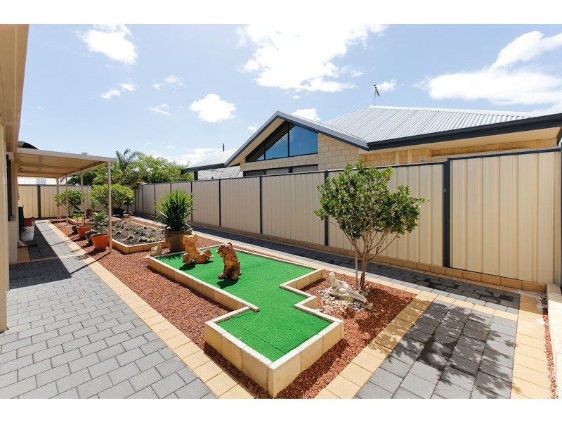 33 Macquarie Bvd, Hammond Park WA 6164