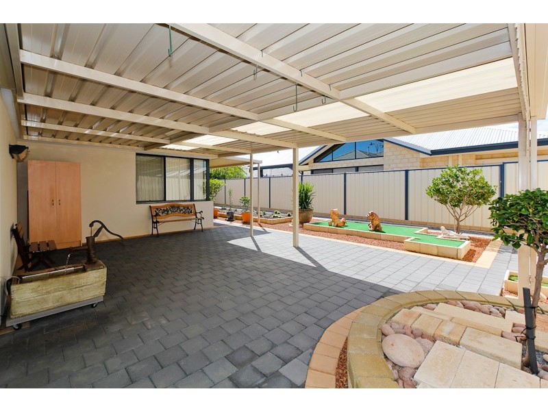 33 Macquarie Bvd, Hammond Park WA 6164