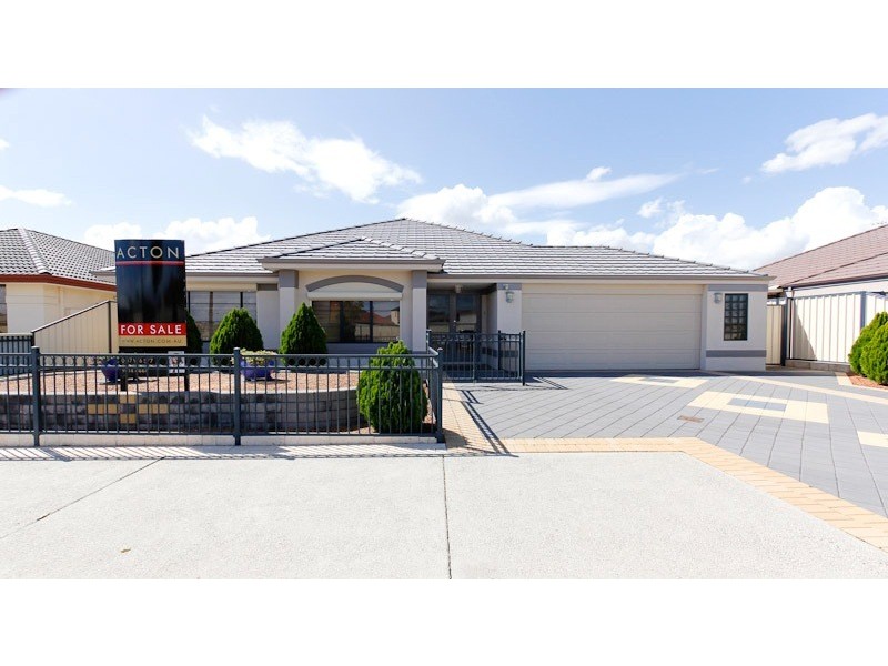 33 Macquarie Bvd, Hammond Park WA 6164