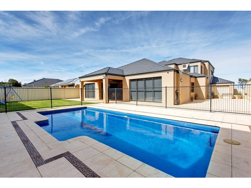 7 Tidewater Close, Yangebup WA 6164