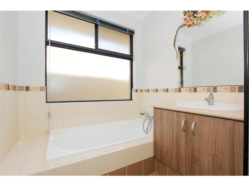 25 Swallowtail Avenue, Success WA 6164