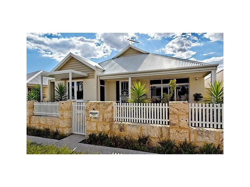 4 Angelica Way, Atwell WA 6164