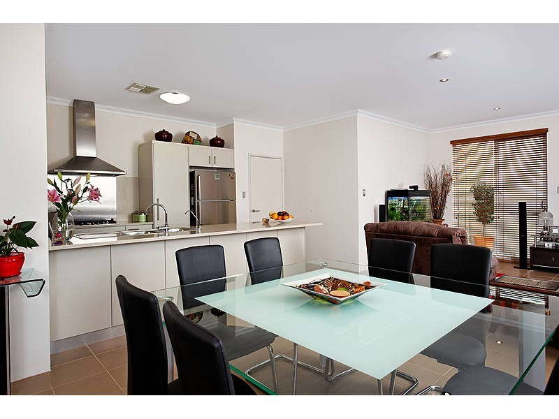 4 Angelica Way, Atwell WA 6164