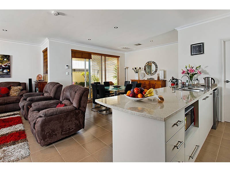 4 Angelica Way, Atwell WA 6164